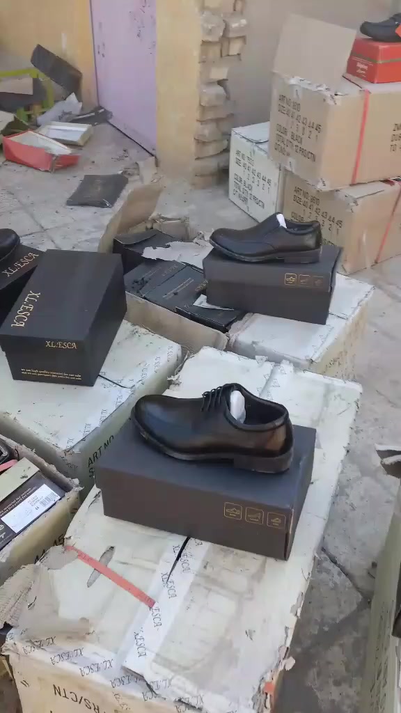 السلام عليكم اخوان عندي شروة أحذية جلد طبيعي اللماني بسعر رخيص للتواصل ***********
