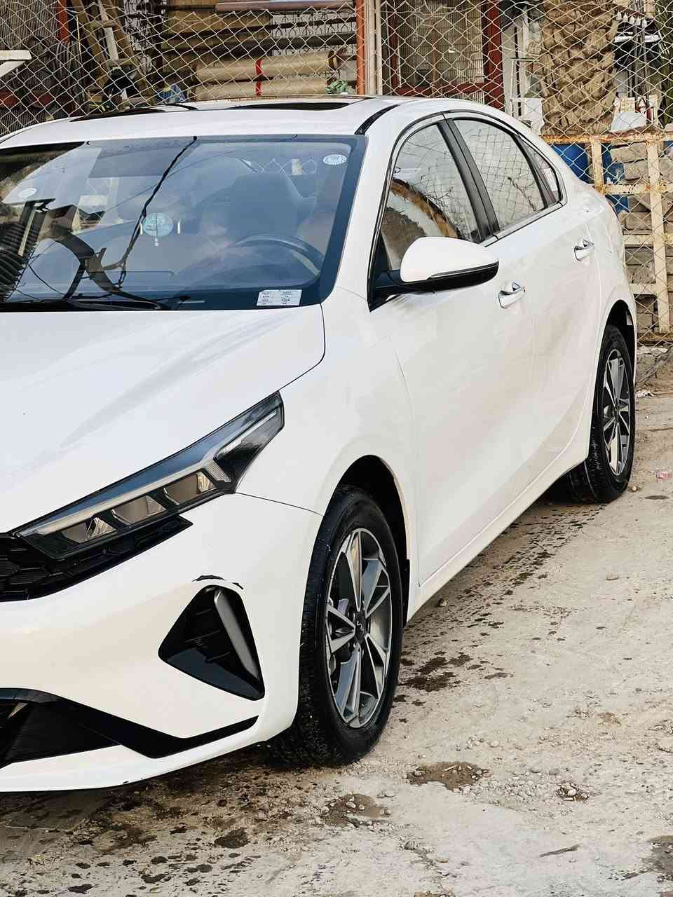 السلام عليكم 
كيا كي ثري K3 موديل 2022 

الي تجي فول  مواصفات تحكم ستيرن كامل سلايد فتحة 

محرك 1500 دبل نوزل كير 8 نمر 

رقم اربيل بأسمي تحويل مباشر

 ماشية 57الف 

🔴المواصفات 

✅️فتحة

✅️شاشه كامرة 

✅️تبريد قطعتين + لمس

✅️تحكم ستيرن جهتين 

✅كروز ️مثبت سرعة 

✅️بصمه أبواب و بصمه تشغيل

✅️شاحن واير لس 

✅️شاحن تايب سي شحن سريع 

✅️كير طياره 

✅️يدات نيكل 

✅️شاشه بالكير

✅️لايت لد زينون 3 عدسات متحركة + الخلفي هم لد متصل 

✅ أشاير لكزس️ متحركة 

✅المري الجانبية بيها ️اشاير + هيترات 

✅️صندوك ذكي بصمة ( يفتح عند الاقتراب )

✅️كشنات جلد أبيض وليس أسود 

✅️سايد بريك بصمة

✅️أوتو هولد (auto hold)

✅️درايف مود 4 وضعيات
✅️(sport+eco+smart+comfort)
شاشة عداد دجتل 
وبيها بعد مواصفات 
⬅️ السياره بدون أي صبغ ولا بارد مكفولة 

 للاتصال  ***********
بي واتساب  

السعر 138 ورقة وبيها مجال شي بسيط

 📌 المكان بغداد  شهداء البياع
