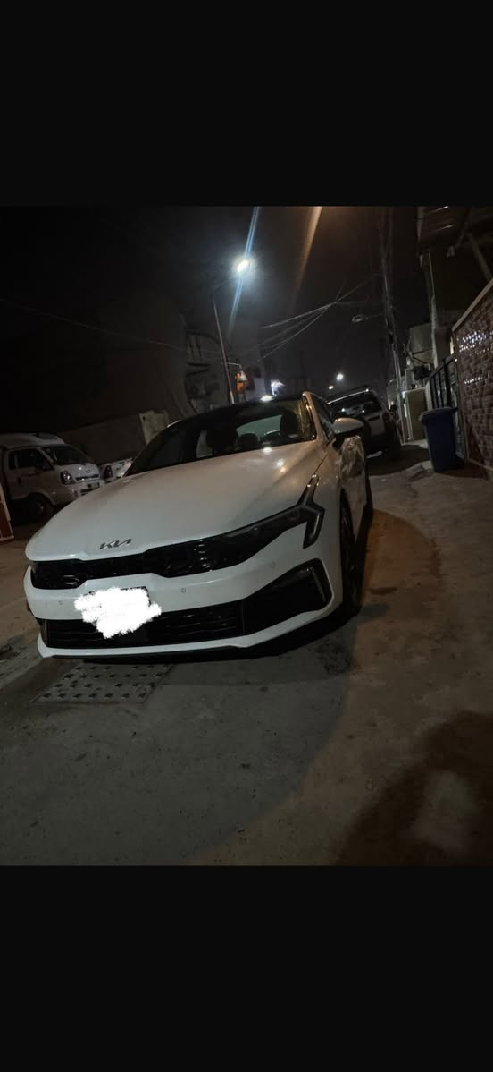 سلام عليكم من رخصة الادمن المحترم سياره كيا K5 2026 فئة VIP اعلى فئة مواصفات السياره• الكاميرا الخلفية كاميرا اماميه كاميرا محيطيه بالمري 360 درجه السياره ماشيه8000 KM بعدها زيرو 
 • سقف بانورامي
 • التحكم على المنحدرات
 • تدفئة المقاعد تبريد المقاعد 
 • مستشعر وقوف
 • كاميرا 360
 • تبريد المقاعد
 • فتحة سقف
 • مسند الذراع
 • شاشة
 • مرايا جانبية كهربائية
 • مثبت السرعة
 • نظام المفتاح الذكي
 • مراقبة النقطة العمياء
 • 2
 • التحكم التلقائي في درجة الحرارة
 • 6 وسادة هوائية
 • المصابيح الأمامية ليد
 • عرض المعلومات على الزجاج الأمامي
 • أبل كار بلاي
 • التشغيل عن بعد
 • أندرويد أوتو
 • ABS
 • كشافات ضباب
 • وضع القيادة
 • تعليق تلقائي
 • فرامل الوقوف الإلكتروني
 • التحكم الإلكتروني في الثبات
 • نظام مانع السرقة
 • تبريد خلفي
 • مرايا جانبية مدفأة
 • قفل الأمان للأطفال
 • حساسات ضغط الإطارات
•كرسي السائق خزن ميموري 
•وضعيات قياده اربع وضعيات SPort وECOوNormalو My drive                                      •صندوق كهرباء فتح وغلق تلقائي.                           السياره كلين تايتل مكفوله كفاله عامه           سعر السياره268 وبيها مجال بسيط للاستفسار الاتصال على الرقم ***********
