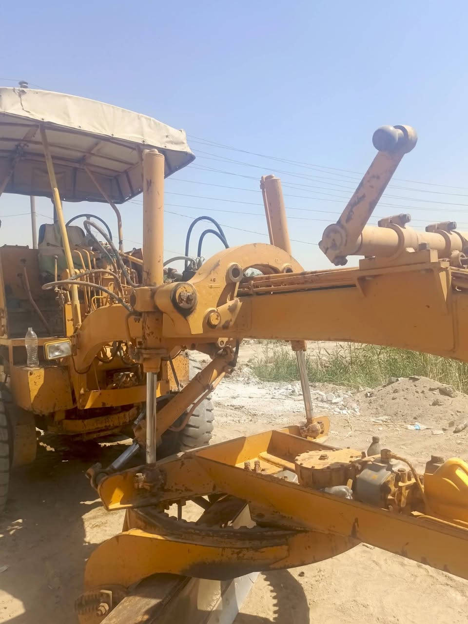 سلام عليكم كوماتسو 37كير بكين2 محرك تجفيت جديد مكينه جاهزه وخير من الله السعر 15وبيه مجال ***********
