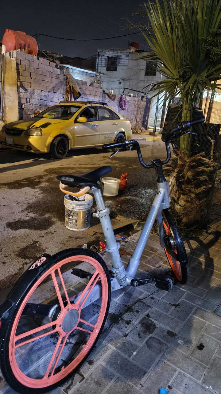 بايسكل كاردن نظافة ٧٠% سلة امامية موجودة يحتاجلها شد فقط وبيها لايت سعر ٧٥ الف 
تواصل ***********
