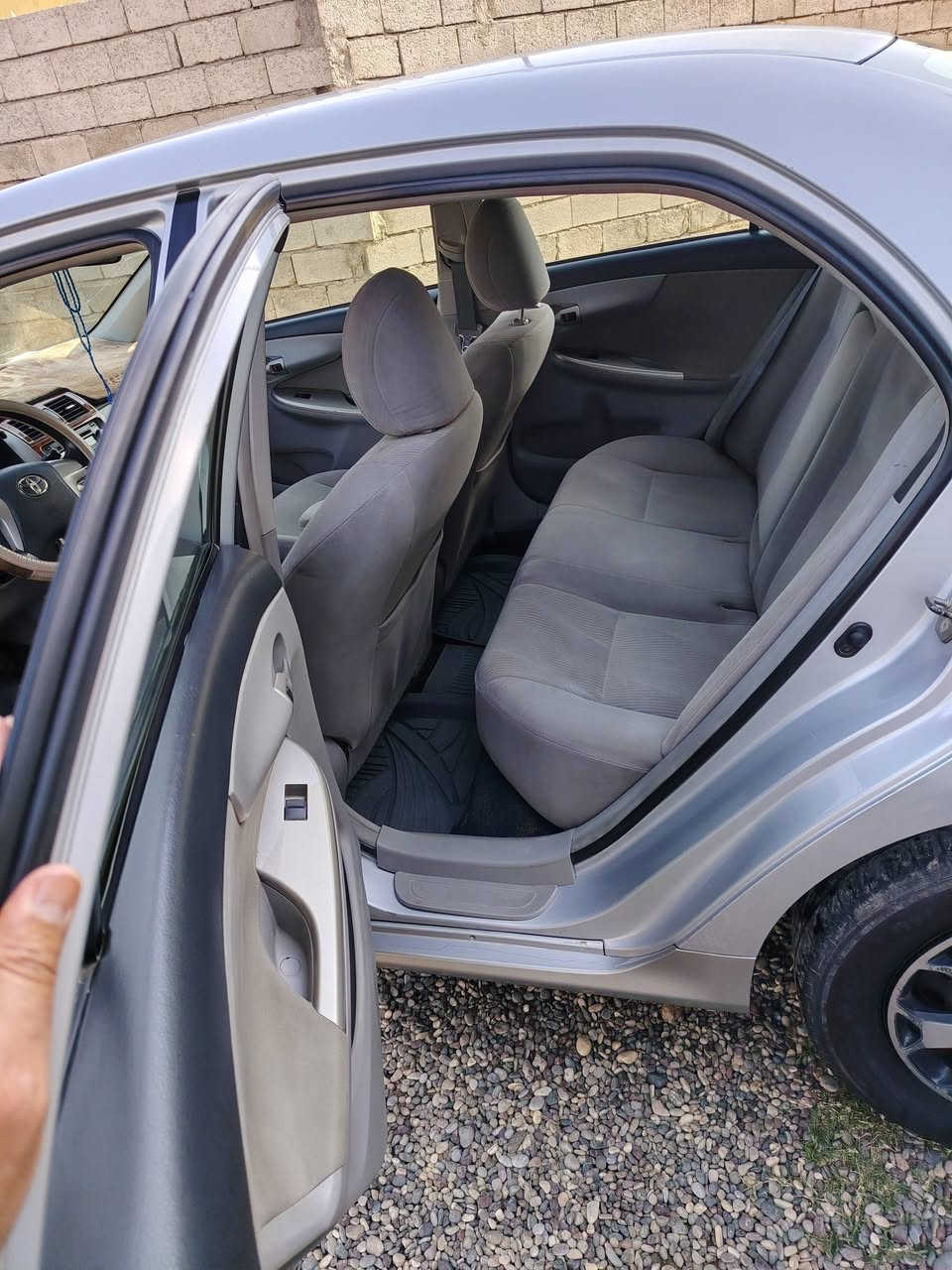 السلام عليكم كورلا سلفر ٢٠١١ للبيع. 
سيارة جاهزة تبريد تدفئة بأسمي. بدون ضرر بيها بعض الملاحظات.. محرك ١.٨٠٠ رقم أربيل.
السعر المطلوب (١٣٥ $ ورقة) بيها مجال..
اتصل تفاصيل أكثر مكان السيارة الشرقاط/الساحل الأيسر /قرية شاطي الجدر. 
***********
