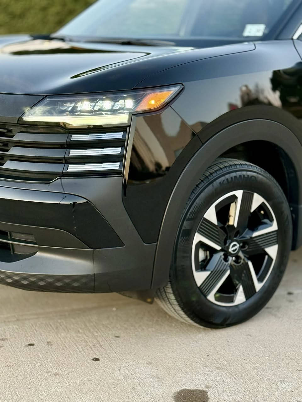 نيسان كيكس SV AWD 2025
 • الموديل: 2025
 • الفئة: SV AWD (دبل اكسل)
 • اللون: أسود
 • عداد المسافة: 4000 الف ميل
 • المحرك: 4 سلندر – 2.0 لتر

الضرر:
 • بدون صبغ (فقط مكان صغير تعديل PDR موضح بالصور)
 • رصعه  بالسقف أثناء النقل
السعر :17900 $(179 $) (قابل للتفاوض شي بسيط بعد المعاينه فقط)

الرقم: بدون رقم – يترقم في المحافظات الشمالية (كلفة الرقم 1600 $ على المشتري)

رقم الشاصي : 3N8AP6CB3SL321721
المواصفات:
 • نظام الدفع الرباعي AWD
 • بصمة أبواب
 • بصمة تشغيل
 • شاشة كبيرة (ستايل آيباد)
       ٠ شاحن واير ليس
       • كامره أمامية
       ٠ كامره خلفيه
       • حساسات خلفيه
 • رادار أمامي (تحديد المسار)
 • رادار جانبي (النقاط العمياء)
 • رادار خلفي (تحذير من الاصطدام)
 • هاند بريك إلكتروني
‏ • AUTO HOLD
‏ • AUTO START
‏ • AUTO STOP
 • أوضاع قيادة:
 • ECO
 • NORMAL
 • SPORT
 • تحكمات على المقود
 والعديد من الإضافات الاخرى 

للأستفسار : (***********) اتصال او وتس او فايبر
 موقع السياره : أربيل

كردي
Nissan KIKAS SV AWD 2025

ماوەی ڕۆیشتن : 3000 ميل

پستۆن: 4 پستۆن 
بزوێنەر: 2.0 CC
 نرخ : 179 $
 بۆیاغ: بێ بۆیاخ
رقم الشاصي : 3N8AP6CB3SL321721
کامێرەی دواوە  - گەرمکەرەوەی کوشن - بەسمە - بالیفی دەست - دیاریکردنی خێرای - شاشە - ئاوێنەی رادار - سیستەمی کلیلی زیرەک - سستەمی ئایفۆن  -
تلفون: ***********
