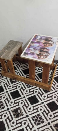 ميز اطفال للبيع بسعر مناسب استفسار ٠٧٨٤٧٠١١٥٨٤او٠٧٥٠٧٠٥٨٧٨٨