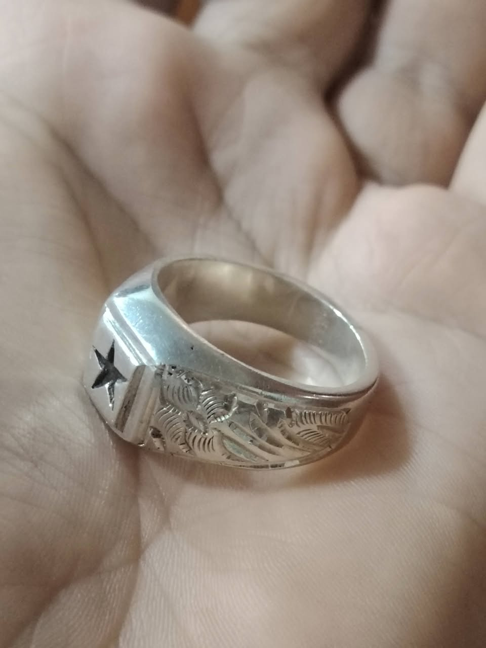 ٣ صياغات  ثقيله و خاتم  النجمه
ما ابيع كسر ذني تخلي الحجر وتلبس مو مال صهر
سعر الغرام 4500 قفل إذا ماعجبك السعر اعبر المنشور


**إذا كنت صاحب هذا الإعلان وتريد حذفه لأي سبب، رجاءا أرسل رسالة إلى الدعم الفني**