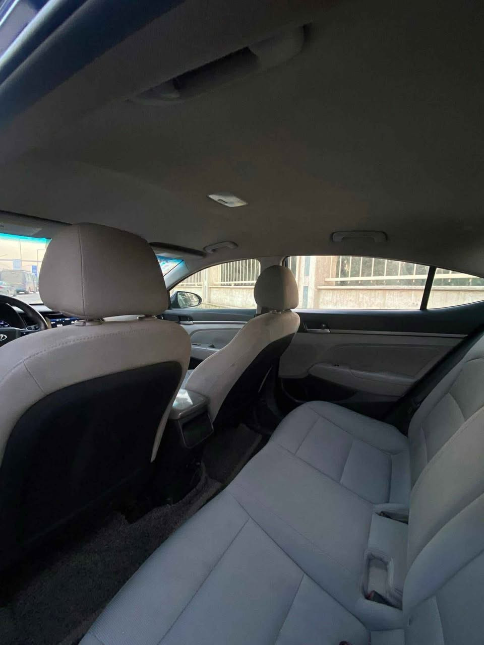 السلام عليكم 
النترا 2018امريكي 
محرك دوش شرط لا صرف ولا نفخ 
ضررها بوند قطعة وحدة فقط بدون دواخل
بيها طخة خفيفة مأشرها بالصورة 
كوبون بيها 
*********** Singapore
