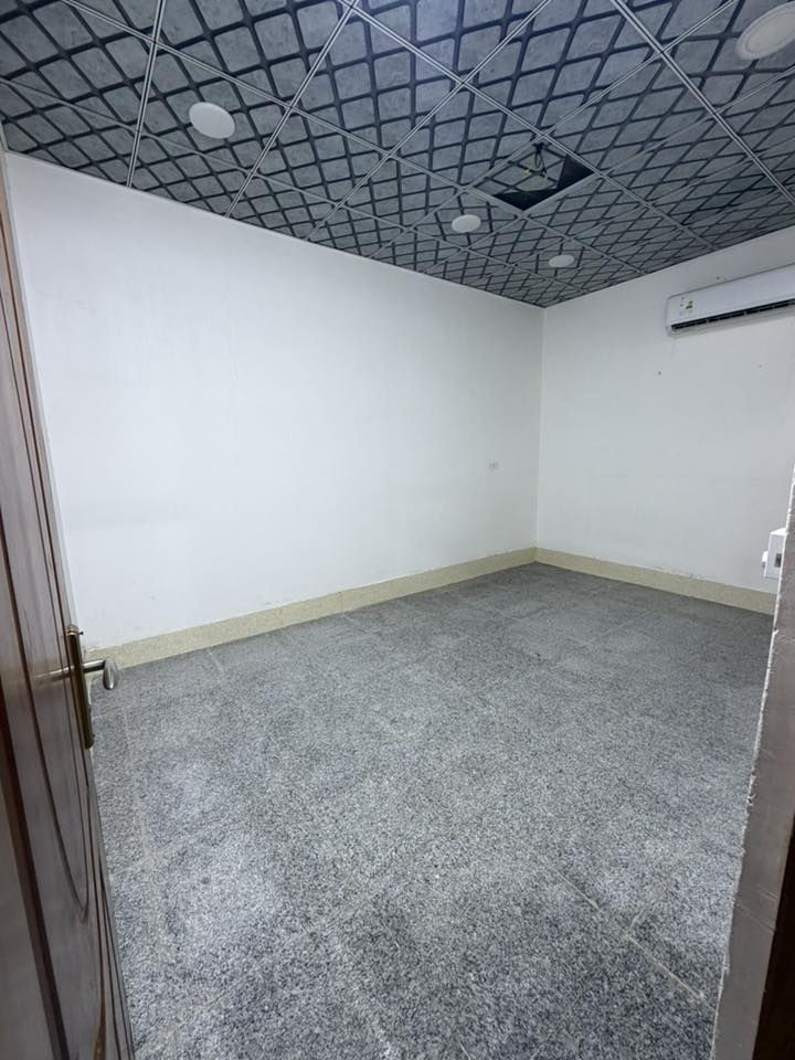 شقة للأيجار ( 350 سعر نهائي )
*تفاصيل الشقة [ طابق ارضي ]
﻿•مطبخ 
﻿﻿•صالة
﻿﻿•غرفتان
﻿﻿•صحيات
•منور
الموقع:-
(ام الخيل الثانية قرب الكلية التربوية المفتوحة ،
الفرع المقابل لمندي حضرموت )
للأستفسار التواصل مع الرقم
***********
