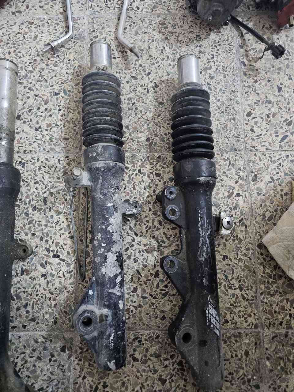 سلام عليكم للي على باب الله غراض سكنس فحل ابيع شلع سعر 150  الغراض عددهن 16 اذا تبيع الوحده على 10 هم ربحان 10 واذا انته على باب الله تدلل عليه بعد عندي كم غرض هم احطهن وياهن وتدلل عليه متواجد ماسنجر وعل رقم ***********
1شوته بلادي  
2 صالنصات ثنين رياضي 
3 فج بلادي 
4 فاكيوم
5 ويل خلفي بلادي
6 فلنجه بلادي 
7 ماصده بلادي كامله
8 كشن بلادي شكل بقلاوه 
9 دبل امامي بلادي ممفتوح بس يحتاج تجفيت
10 كابريتر قفاز حجم 30
11 كابريتر اربع براغي رياضي 
12 بك لايت بلادي بس يحتاجله كلوب كله شغال
13 طاسه كلج فورزه  صفر 10
14 دبل امامي فورزه صفر 10
15 مرايات يرهمن فورزه صفر 10 وسكنس
