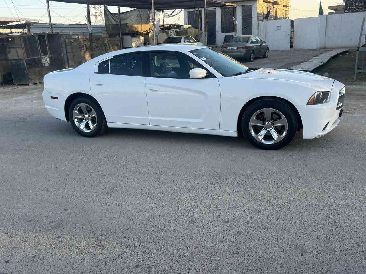 سلام عليكم جارجر مو ديل 2012 جاملغ وبنين نفسه تخم تاير جديد حداديه  جديده مكينه كير خير من الله سنويه جديده 
ماشيه 170ماشتغله بخط تجي وشوف بعينك السعر 140 بيه حك الجيه مكان السياره بابل  ***********
