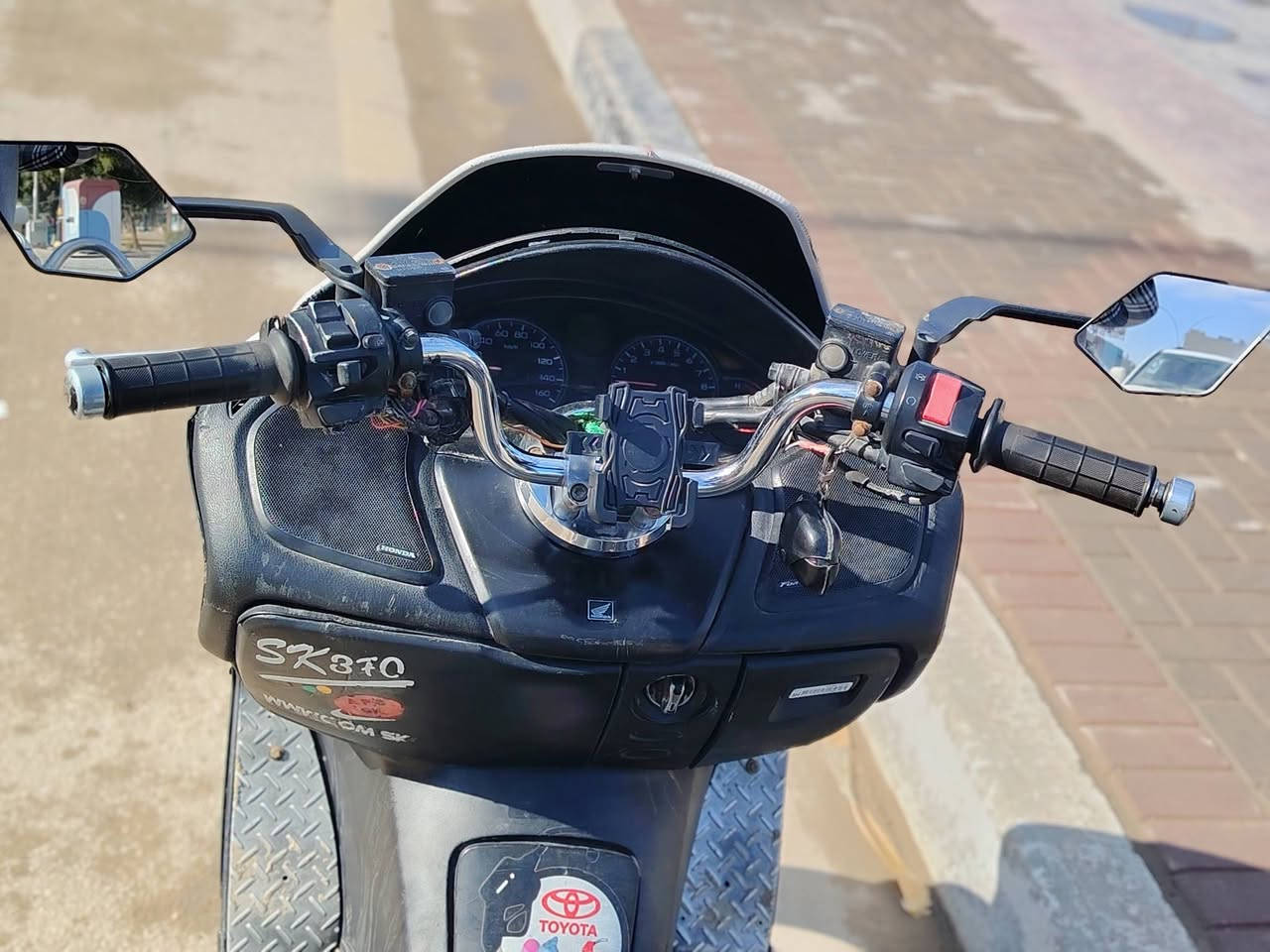 سلام عليكم فورزه 08 نضافه 70 تحتاج شويه ترتيب كفرات باقي كهربايات شغال مكينه ناعمه
للبيع او مرارس شعندك نزل سبب مراوس اريد شغل مندوب ***********
