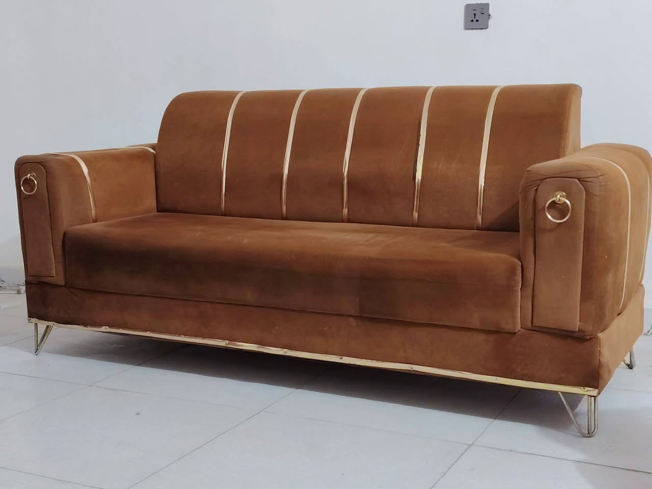 تخم عشر مقاعد تركي ثقيل جدا جدا. مع كوشات حجم كبير مع مفرش كامل اللون المرغوب جوزي🤎
خالي من اي ضرر ٣٧٥ وبي مجال


**إذا كنت صاحب هذا الإعلان وتريد حذفه لأي سبب، رجاءا أرسل رسالة إلى الدعم الفني**