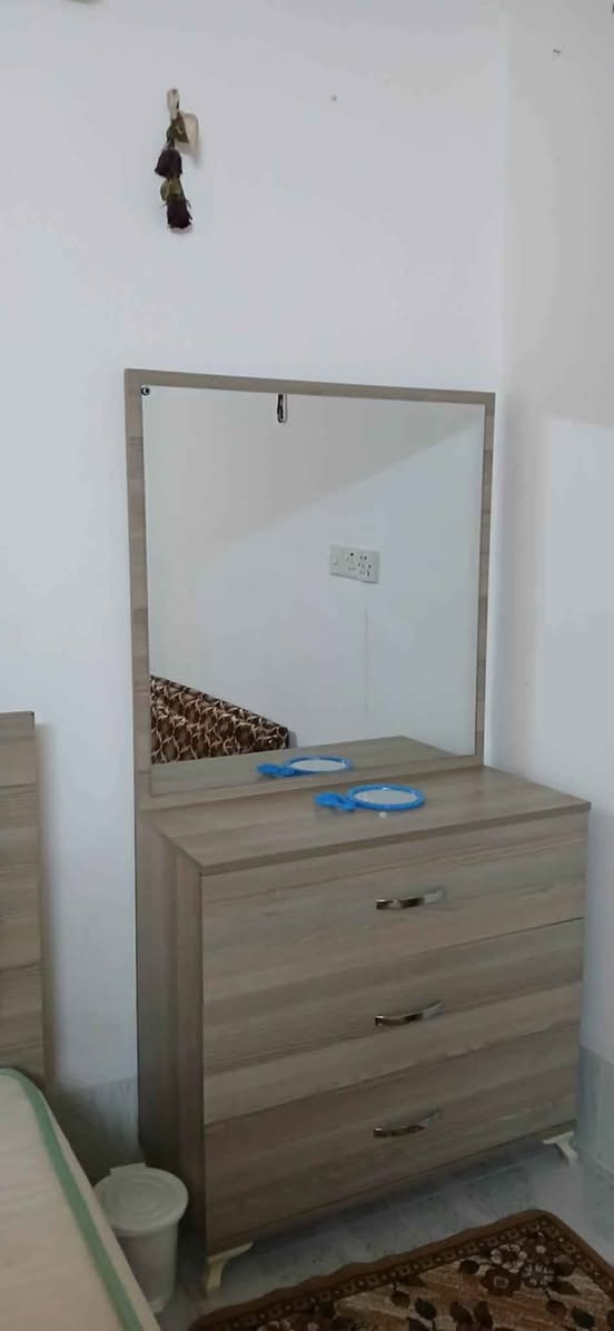 ئەم تاقمە بۆ فرۆشتن ، سیسەمێکی دوو نەفەری دوو کۆمەدی و مێز تەوالێتێك 
نرخی 180 هەزار و مجال هەڵەبجەی شەهید حلبجة, السليمانية


**إذا كنت صاحب هذا الإعلان وتريد حذفه لأي سبب، رجاءا أرسل رسالة إلى الدعم الفني**