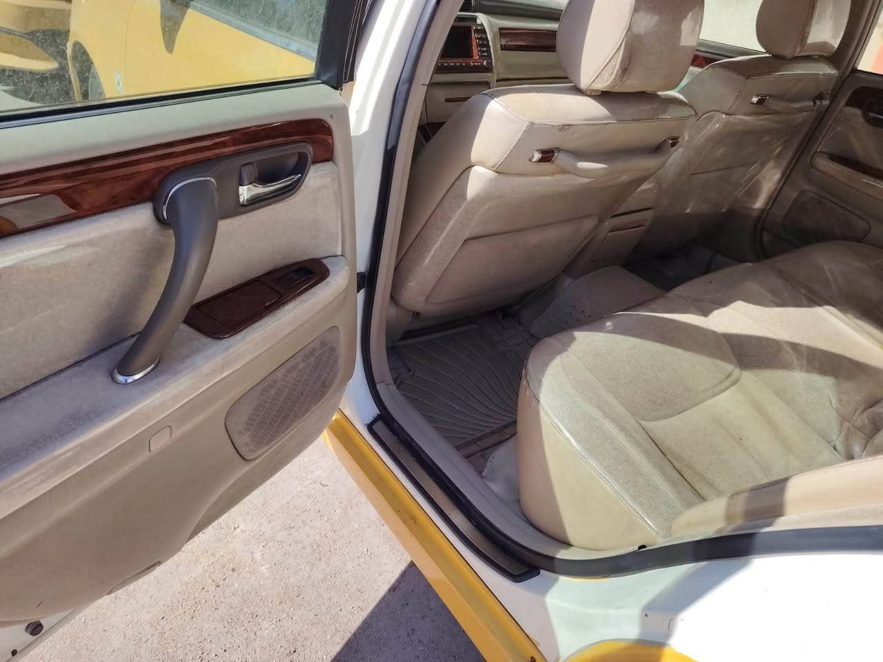 جنون للبيع ديفور جبير بيها فقط كص قماره جديده سياره جاهزه مكينه كير حداديه تبريد 
مفحوصه وكامله بس كمرك مامدفوع  اربع دكم فول ما عده فتحه  الاستفسار اتصل ع رقم *********** البصرة, العراق
