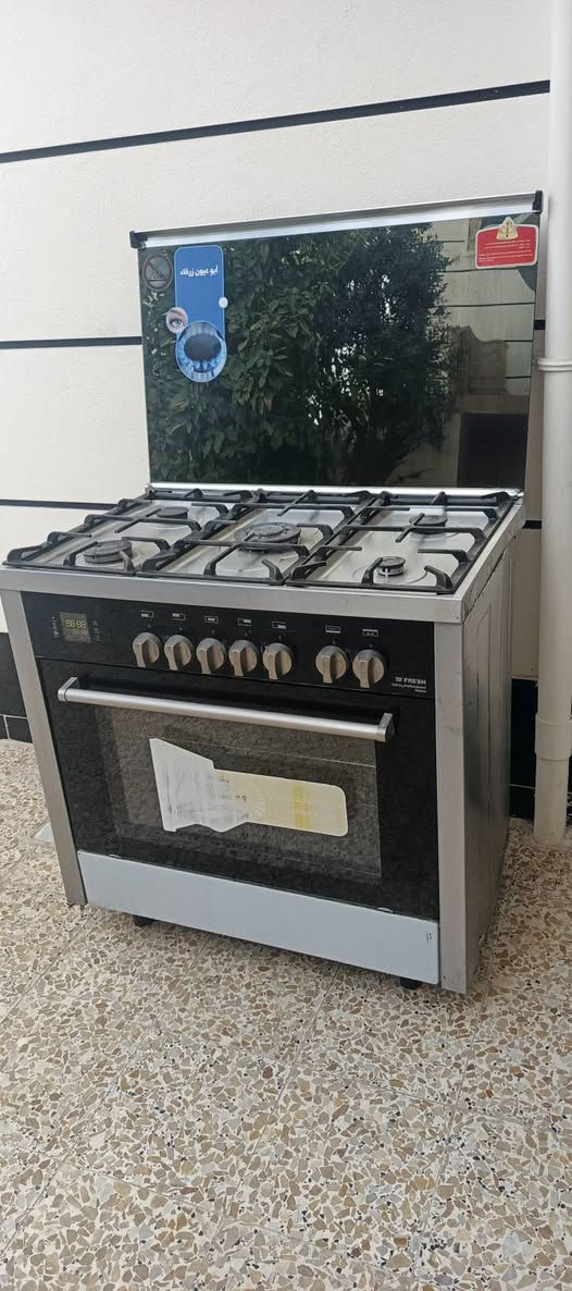 طباخ للبيع سعره ٣٥٠ الف نظافه ميه بالميه الاتصال ***********
