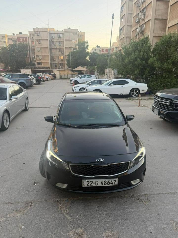 السلام عليكم بيع او مراوس KIA سيراتو VIB خليجي اعلى فئه مواصفات 
مكينه ٢٠٠٠
تحكم ستيرن اربع جهات 
كروس سرعه
ستيرن تدفئه 
خزن ميموري اربع وضعيات 
كشنات تدفئه + تبريد خلفيه واماميه
كشنات جلد 
فتحه سقف
مرايه عاكسه
مود درايف ٣ وضعيات مختلفه سبورت + نورمل+ طبيعي 
ثلاجه جكمجه
تبريد قطعتين 
حساس تايرات 
منظومه تبريد العام بدلته كامله ميفصل كهرباء
ماشيه ١٧٢ الف كيلو 
ملاحظه : بيه جاملغ امامي ايمن نصفه بارد ونصبغ ونفس الجهه حافه البنيد بارد وصبغ
وباب خلف السائق ٤ أصابع بارد فقط تكحيل
السعر١٣٠ مجال بسيط للشراي 
مكاني بغداد الصالحيه 
للاستفسار ***********
