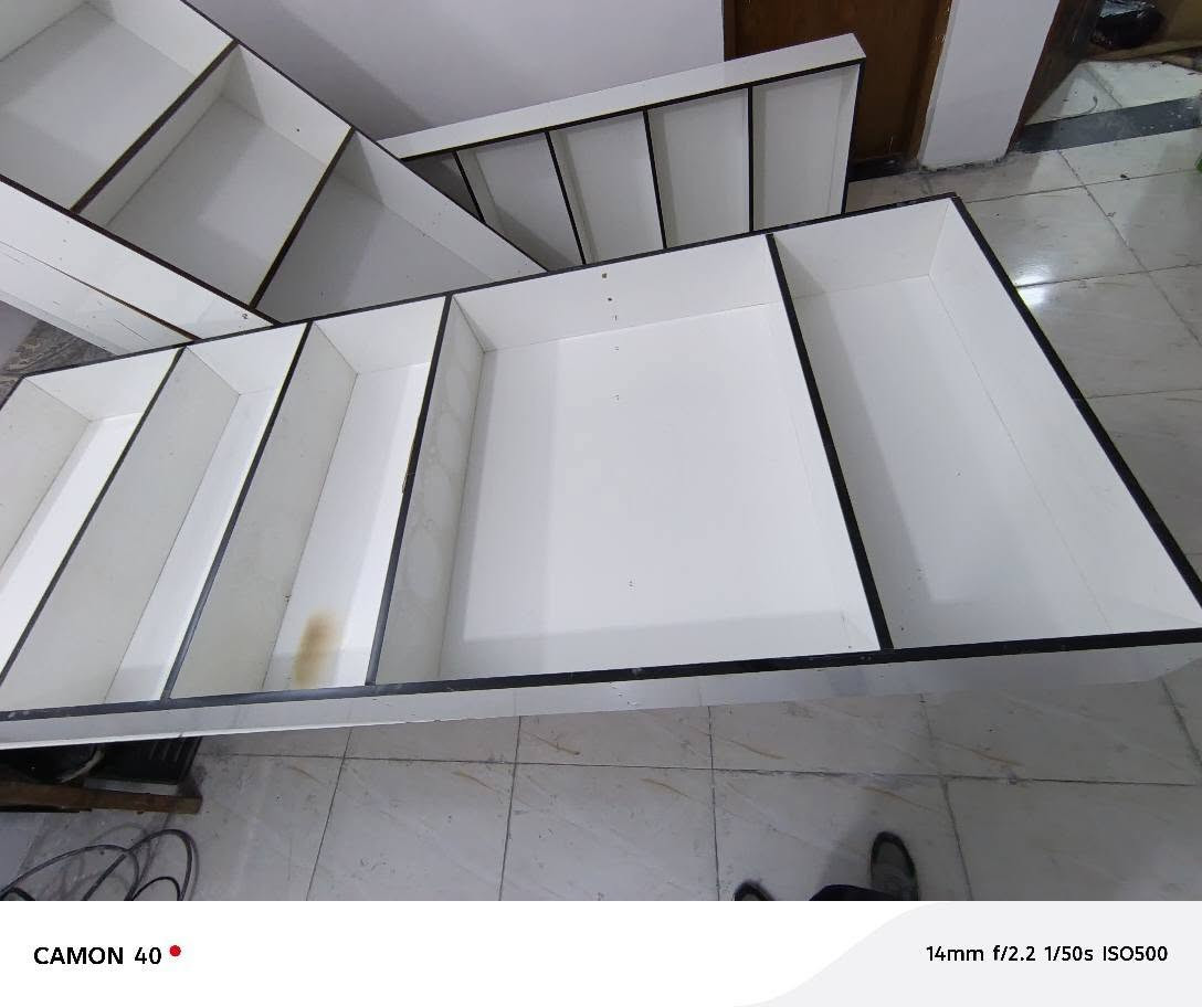 ‏سلام عليكم فاترينات العدد 15 قطعه شوفت عينك 
‏بيهن اني مشلع رفوفهن او بيهن مزرفه الرفوف لان جانن ديكور نراكيل سعر الفاترينه شي على شي سعر الوحده ٥٥ الف *********** ميسان عمارة, ميسان
