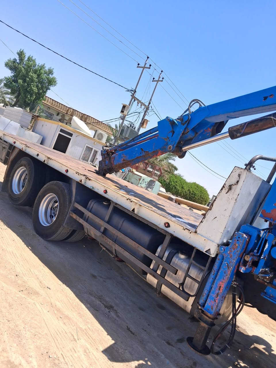 سلام عليكم سيارة اتيكوللبيع عشرة برغي موديل 2001سنكل بلادي مزوج كرين سبعه ونص ثلاثة سلايتات دهن كفاله عامه   واسط العزيزية ***********
