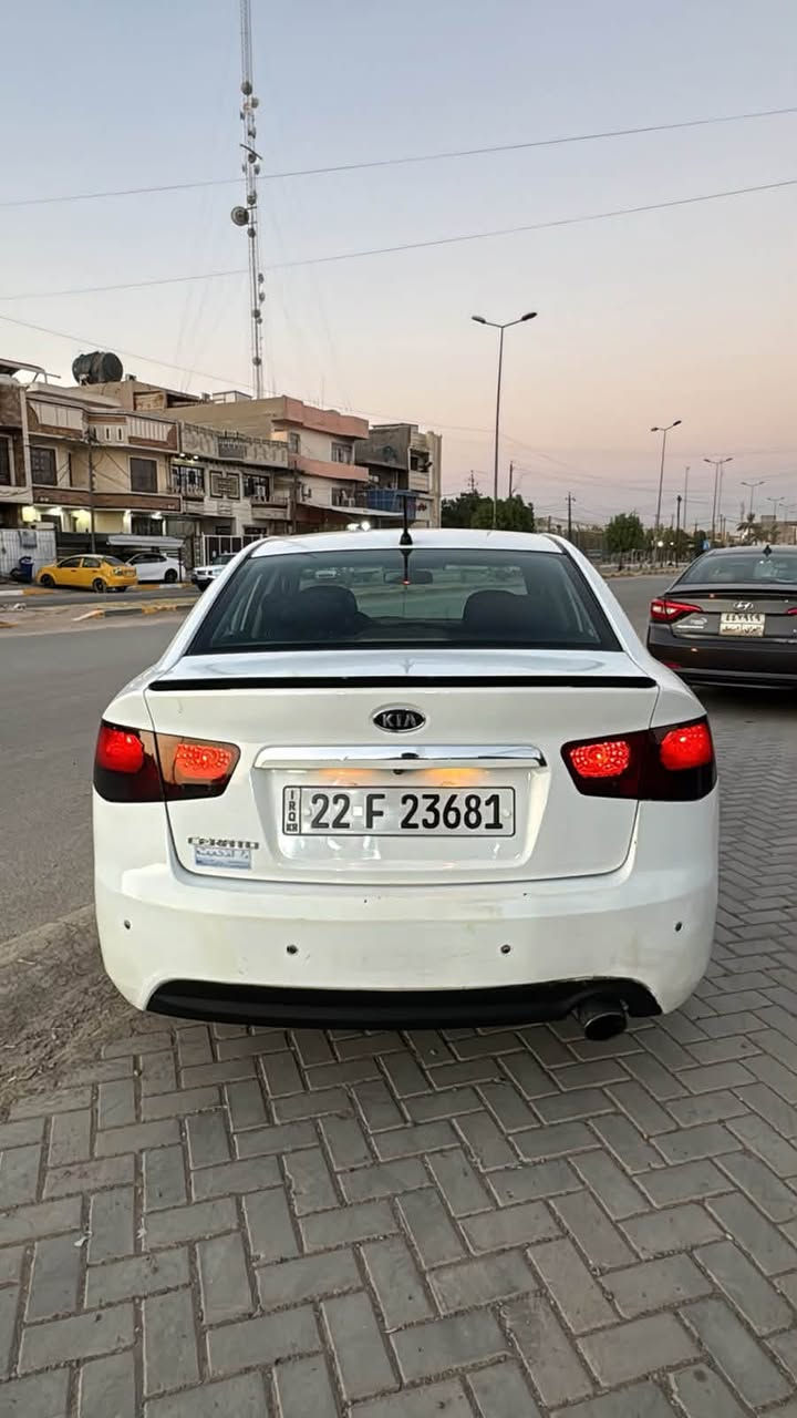 السلام عليكم للبيع سيراتو ٢٠١٢ بيها ربع جاملغ امامي فقط سيارة كولش حلوه رقم الجديد هزه جديده السيارة باسمي تريد وكالة تريد تحويل السعر ١٠٥ بيها مجال كل قليل مكان السيارة بغداد الغزالية هذا رقمي 
***********
