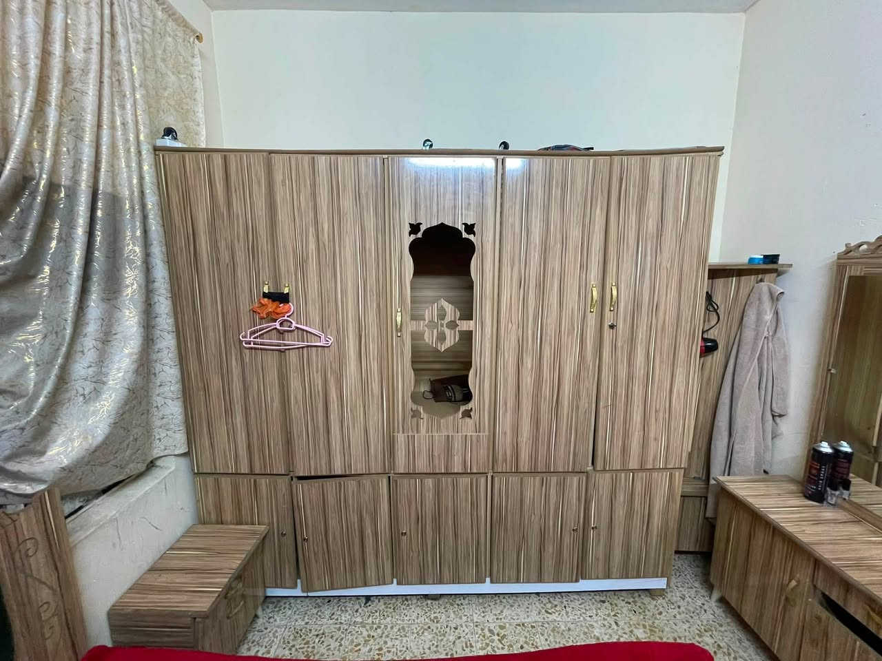 السلام عليكم غرفه نوم للبيع مستعلمه نضيفه كنتور طابقين سعرها 250وبيها مجال عنوان حي الواصطي رقمي***********
