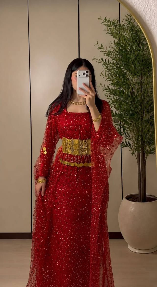 👑 الزي الكوردي - قطعة وحدة بالعراق كله 👑

من تلبسيها محد يگدر يشيل عينه منج ✨

   
✅ قصة صدر مربع + ردن شيفون طويلة تنطي فخامة 
أميرات دزني  

✅ تجي طقم كامل ويا الحزام الذهبي الملكي قطعتين "حزام الخصر + النازل"  

✅ مبطنة بالكامل ومريحة، تگدرين ترقصين بيها للصبح

🎯 هاي البدلة تصلح لـ: حنة، خطوبة، ملكة، جلسة تصوير  
تخلي كل العيون عليج وتطلعين ترند بالمناسبة

📍  توصيل فوري لكل المحافظات 🚚  
📩

القطع المميزة ما تتكرر، واللي تسبق تاخذها 👸


**إذا كنت صاحب هذا الإعلان وتريد حذفه لأي سبب، رجاءا أرسل رسالة إلى الدعم الفني**