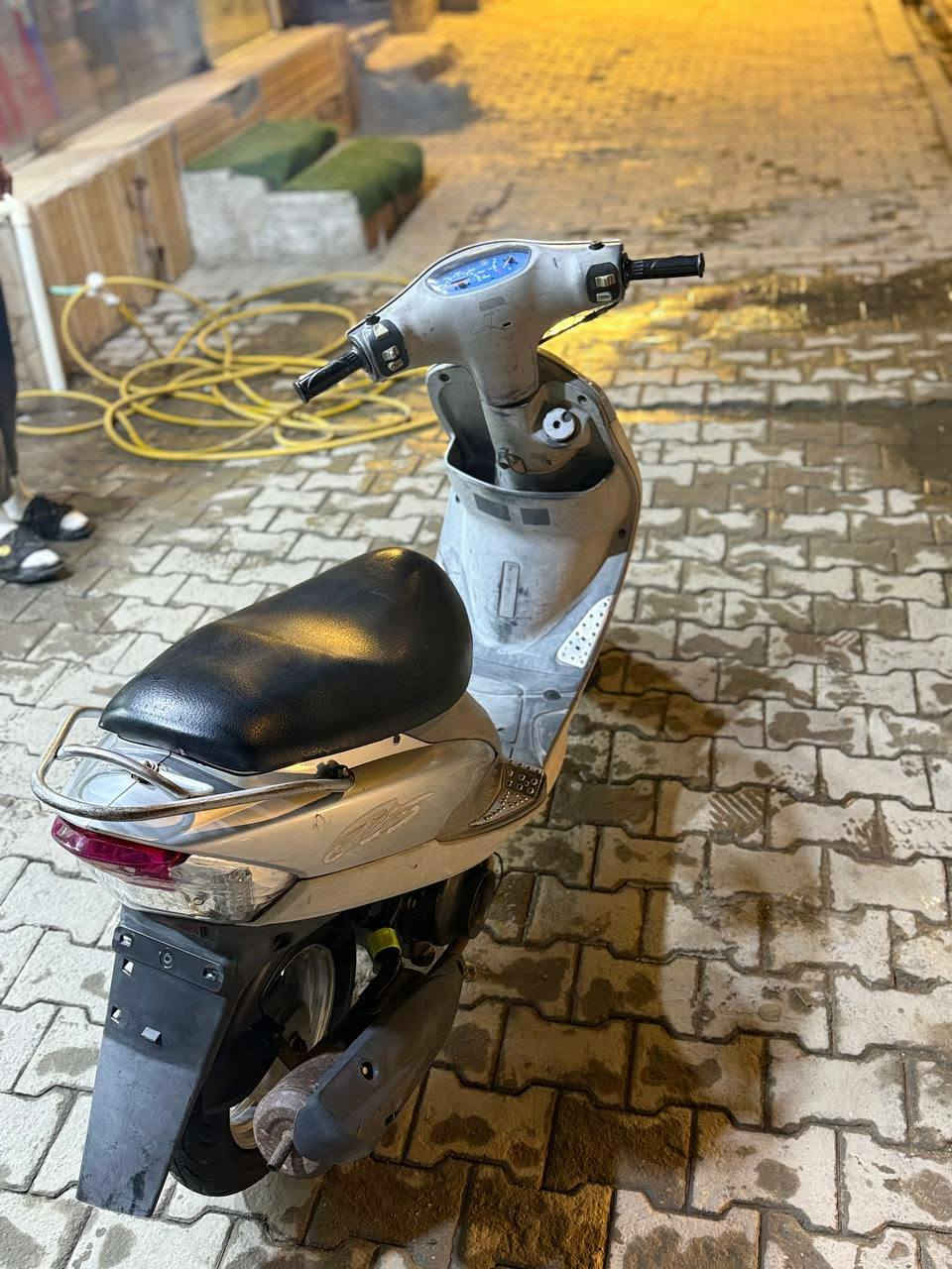 السلام عليكم دراجه منغولي لبيع هايه ثاني تبديلت دهن مكينه برغي مامفتوح بيهه كهربائية كلهه شغاله دراجه كلهه مختمه شرط اجيب حسن مصلح وتفحص سعر700وبيهه مجال مكان نجف.


**إذا كنت صاحب هذا الإعلان وتريد حذفه لأي سبب، رجاءا أرسل رسالة إلى الدعم الفني**