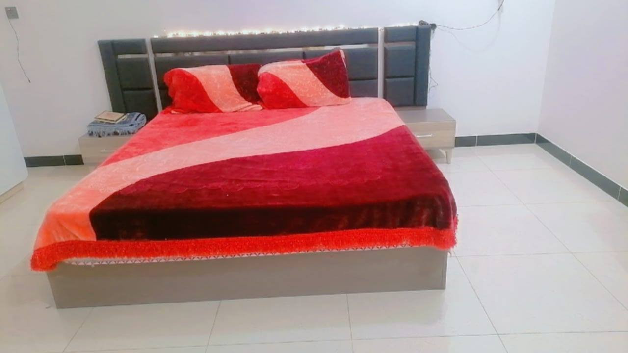 للبيع ٥ قطع غرفه نوم تركي مع دوشك سعر ٤٥٠ وبيه مجال ع خاص
حي شهداء قرب جامع شمري
*********** للإستفسار
