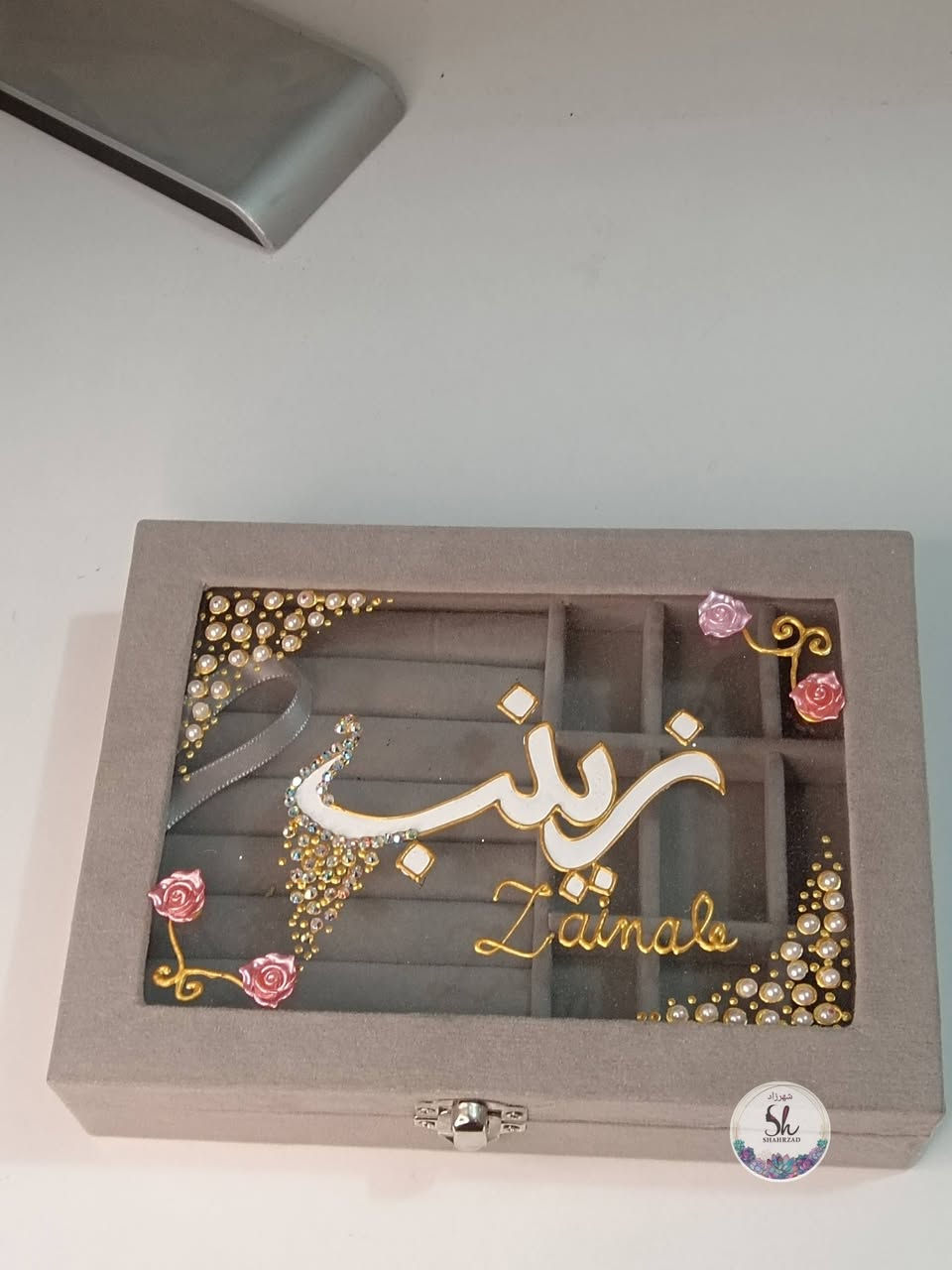 بوكس اكسسوارات طابق واحد مع مك فرفوري الشغل حسب الطلب يكون💓


**إذا كنت صاحب هذا الإعلان وتريد حذفه لأي سبب، رجاءا أرسل رسالة إلى الدعم الفني**