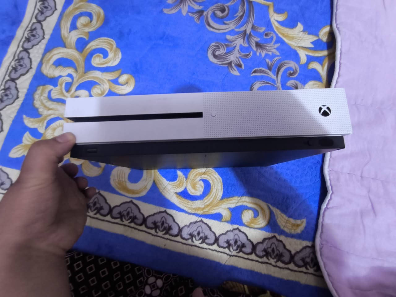 للبيع نظيف جدا جدا إكس بوكس وان اس ***********
