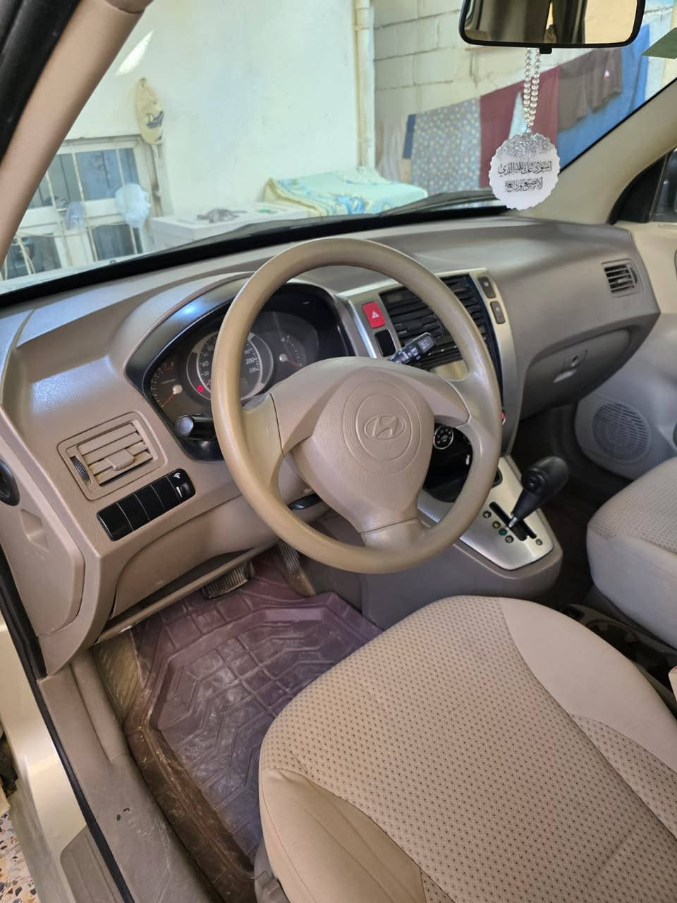 نوع سياره توسان مديل ٢٠٠٩ سنويه باسمي مجدد لسنه ٣١ بلاد بس مصبوغه صبغ عام لجماليه مكفوله من ضربه ومكفوله حداديه ومكينه وكير  وبيها تخم تاير  تبريد شغال كهربائيات كلها شغاله السعر ١٠٥ البصره الزبير رقم راعيه ***********
