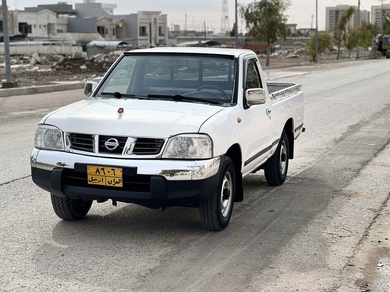 نيسان پيكاب مؤديل ٢٠٠٨
رةقةمي خاوةني(***********) واتسابوو فايبةريشي لةسةره
٢ پارچةو نيو بؤياخه كةميك ناوي گرتووه سةره شانصي لاي سياق كةميكي هةية  سةنةوي بةسةر چووه غرامه 1,400مليؤنيكوو چوارسةد هةزاري لةسةره دواي معامةله دةي گيرمةوه
گيروو مةكينه و اكسل تةقةو رةقة بةشةرت ٤ تاي نويم  لؤ بةستايه دةعامي پيشي نويه لايت نوي هةموو گياني بةشةرت
