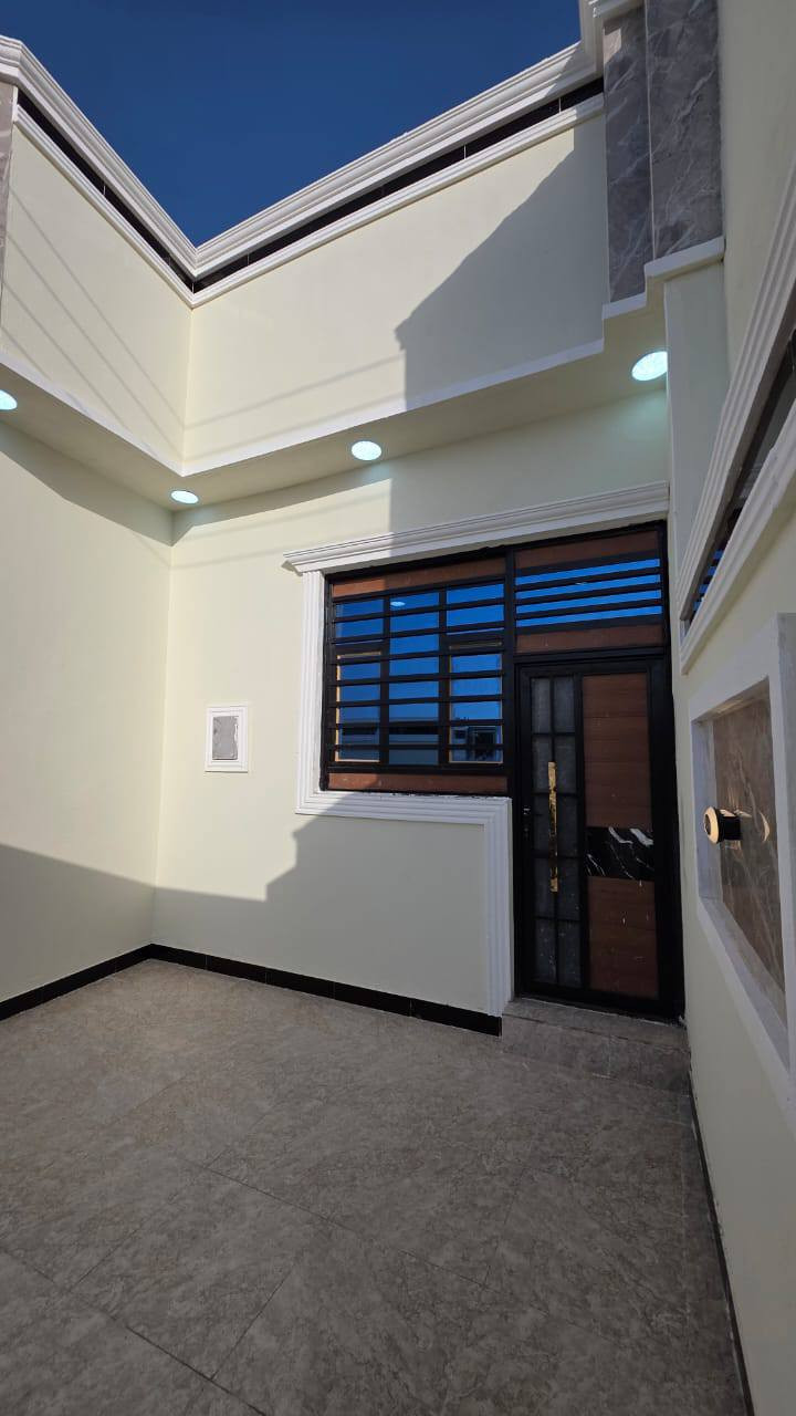 #اسعد_الله_أوقاتكم_بكل_خير ***********
دارين  سكن للبيع ⛪️ بسعر بلاش 
بيوت حلوه مرتبه 

#مساحت كل بيت 160متر  بناء حديث بعده بل جيس

#يحتوي البيت على غرفتين نوم 
و ديوان 
و صاله 
و مطبخ 
و صحيات داخلي و خارجي و كراج سياره 
بيت كلش مرتب 

كافه الخدمات متوفره 

#جنس_العقار :: طابو صرف زراعي بأسم عراقي سند ٢٥ 

البيوت علا شارع تبليط 10 متر 🛣️

#العنوان البصره حمدان طريق سيد حامد قرب مدينة الاندلس السكنيه

سعر كل بيت 85 مليون  و بي مجال 
#للاستفسار الاتصال على الهاتف 📞📳
📳((***********
