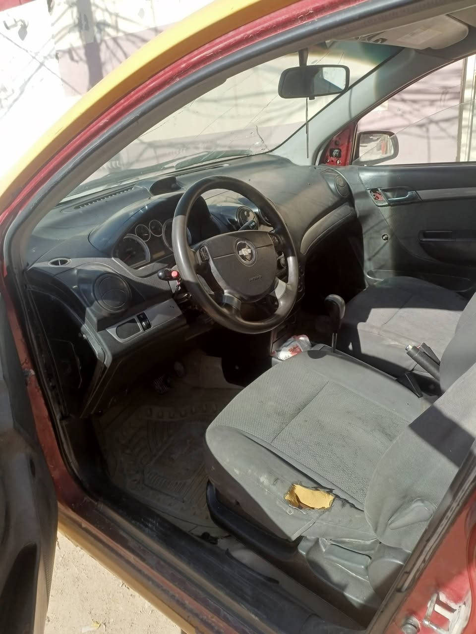 السلام عليكم 
افيو للبيع مسكر مكينه وكير جدد 
سياره مامسجله هيئه يعني ماعليها ولا ربع 
غرامات 260الف فقط 
سياره شوفت عينك نضيفه حدايه خلفيه واماميه جدد 
رقمها احمر راعيها يريد مداور 
سعر السياره 25 ورقه للتواصل *********** بي واتساب
