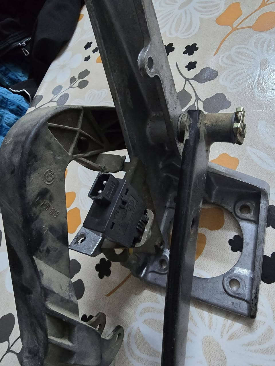 سلام عليكم 
بدرات bmw e36 للبيع 
كير عادي 
مع الجوزه بريك ٤٥ الف 
انحجزو سابقاً والولد لغه الحجز 
***********
***********
بيه واتس اب 
خاص مفتوح
