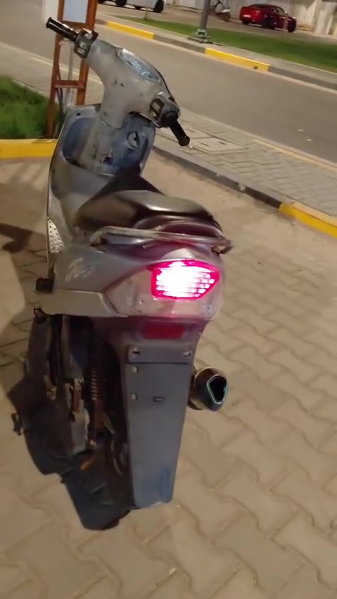 سلام علكيم ماكس قجمه بلاديه مكينه ما مفتوحه برغي ما مفتوح بيها بس بيها خيط تبخير خفيف كهربائيات كلها شغاله ما عدى الايت الأمامي محترك السعر900وبيها مجال مكاني بصره القديمه للاستفسار ***********

