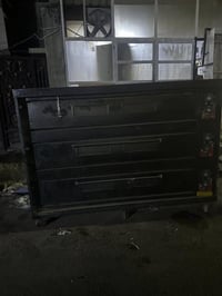 فرن طبقي 3 خانات  9 طاولي  خلاطات عدد اثنين 60 لتر  30 لتر   برادات عد...