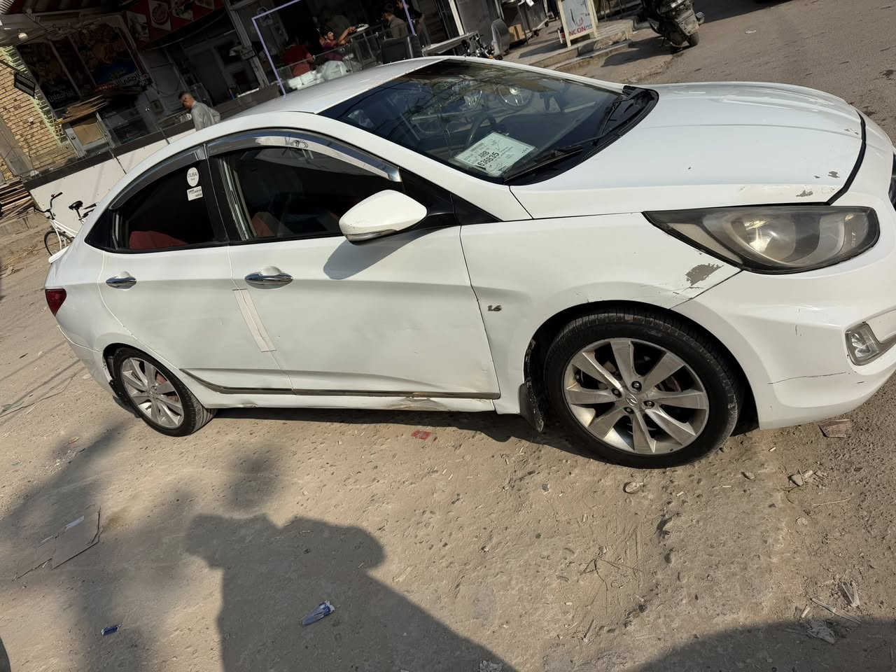 اكسنت ٢٠١٢       ١٦٠٠
جاملغ عكس السايق وبيه باردات 

تخم تاير جديد تحكم ستيرن كامره شاشه السياره حلو ماعيزه شي 

مكاني الشاميه ***********
