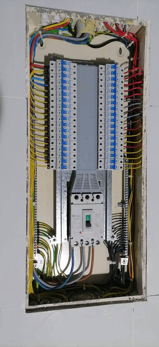 مستعدون لتأسيس الدور والمباني عمل درجة اولى سيمنز _ بوري
علي الكهربائي 
***********
