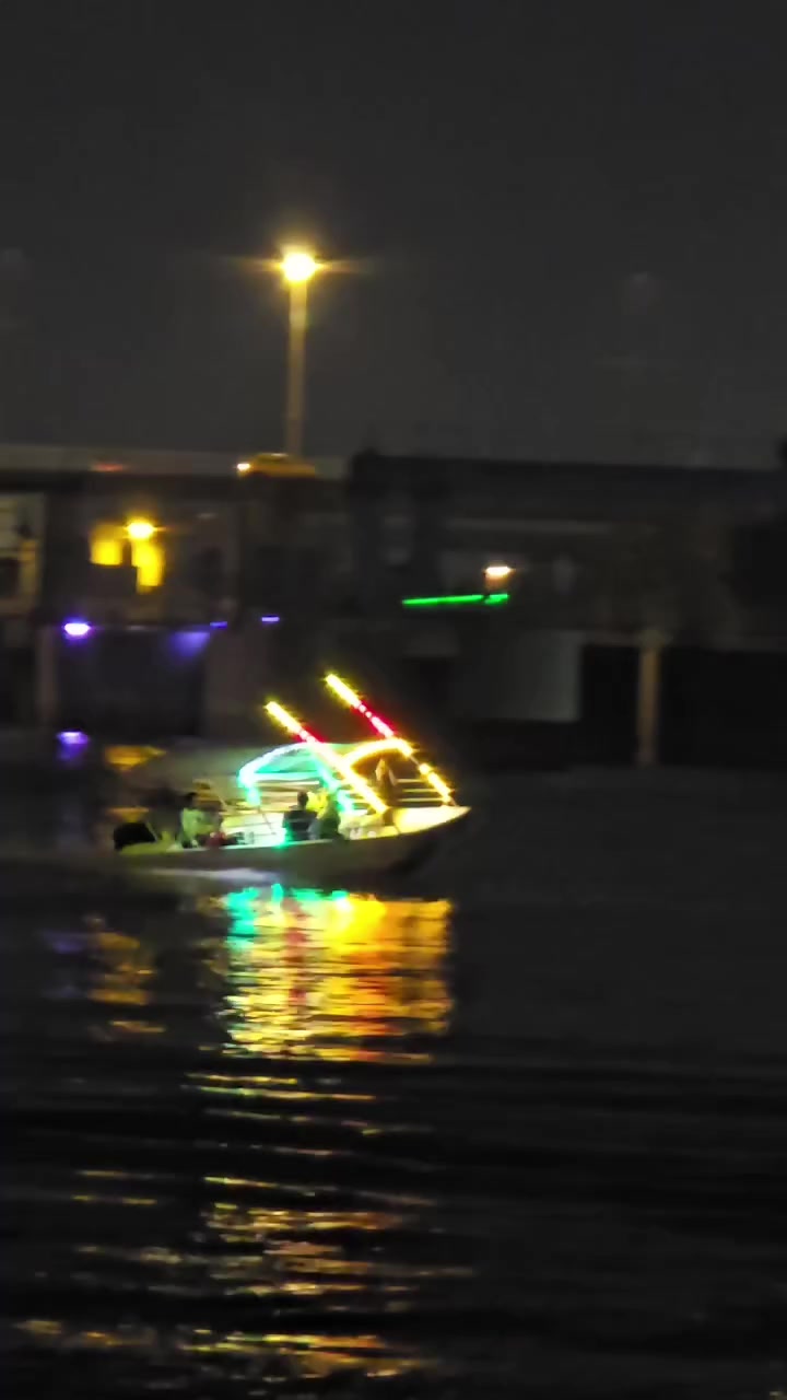 يا الله 
سلام وعليكم
مجموعت زوارق سياحيه البيع كلهن  اصوليات ومرقمات مخوالات من كل النواحي جاهزات مابيهن اي نقص محراكاتهن مكفولات نكره سلف  جاهزات الشغل البيع هنه ومراسي الشغل وكم زوراق بعد اليريد يراسلني ودزلكم تفاصيلهن وصورهن اتصل وتدالل
***********
