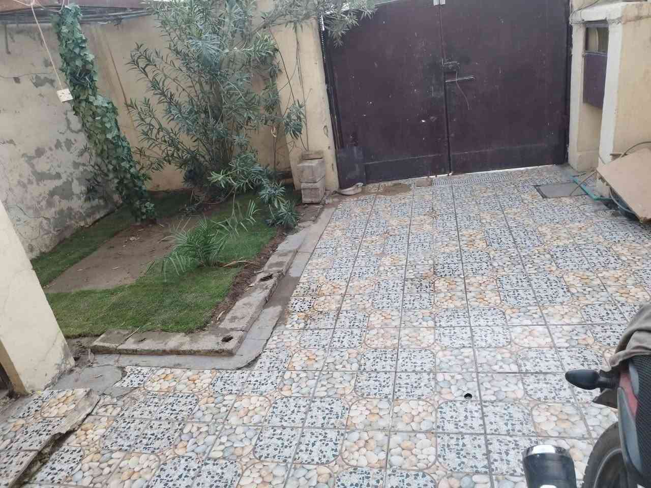 بيت مساحته 120 متر باسمي عله شارع الرئاسه الرئيسي قريب الشارع العام قريب على الجامع الامام علي ع واجهه 6ونزال20للتصال *********** السعر175
