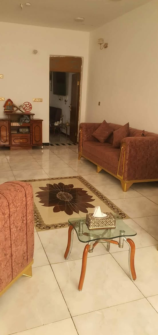 بيت جديد للبيع على طريق السنية مساحته 250م بناء 2غرف وصاله ومطبخ واستقبال حمام طارمه حلوه 
تفاصيل اكثر على الرقم ***********
