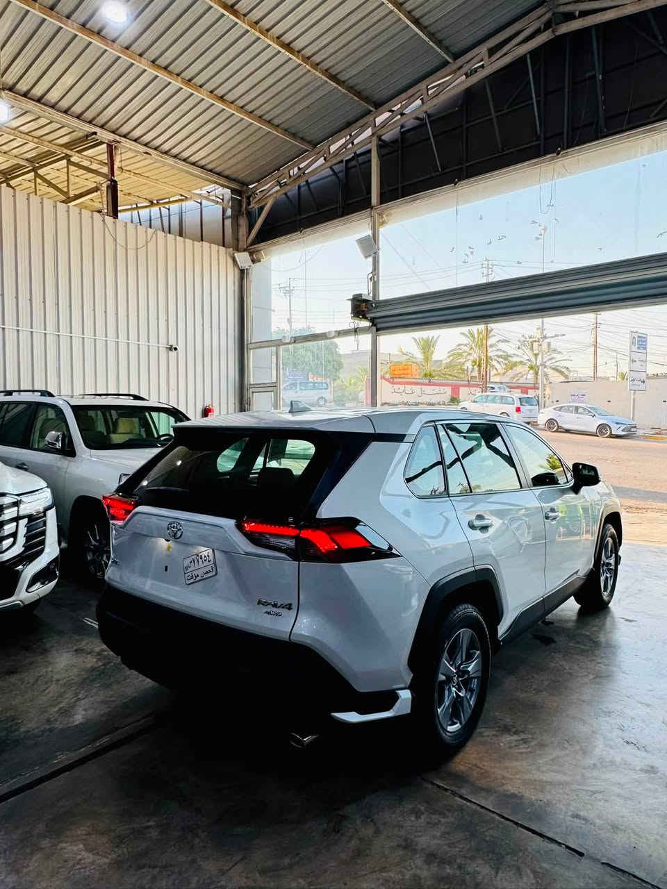 👑🔥 مجموعة الملك لتجارة السيارات الحديثة 🔥👑

🔥‼️ وصل حديثاً ‼️🔥
🚗 تويوتا راف فور XLE فورويل (قمارة حديد) 
موديل 2025 🚗

💥 أسعار نار – البيع نقداً فقط – أسعار VIP منافسة ومُرقمة بغداد 💥

▫️ محرك 2.5 لتر – 4 سلندر اقتصادي وقوي�▫️ نظام دفع رباعي (AWD)�▫️ شاشة وسطية كبيرة تدعم Apple CarPlay & Android Auto�▫️ شاشة معلومات للسائق�▫️ تشغيل بصمة ودخول ذكي�▫️ تشغيل عن بُعد للمحرك�▫️ كاميرا خلفية وحساسات أمامية وخلفية�▫️ مثبت سرعة ذكي�▫️ شاحن لاسلكي�▫️ مصابيح LED أمامية وخلفية�▫️ جنوط رياضية قياس 18 إنج�▫️ نظام الثبات الإلكتروني ومنع الانزلاق�▫️ نظام مراقبة النقطة العمياء�▫️ 7 وسائد هوائية�▫️ رحابة ومساحة مثالية للعائلة والسفر
🛡️ ضمان تويوتا العراق:�▫️ ضمان البطارية لمدة 8 سنوات�▫️ ضمان الكير والمحرك لمدة 3 سنوات أو 100,000 كم
🎁 عرض خاص وحصري:�▫️ ضمان إضافي سنتين أو 40,000 كم�▫️ 8 تبديلات دهن مجانية�▫️ 8 فلاتر مجانية
☎️ ***********�☎️ ***********
🔥 الكمية محدودة… اغتنم الفرصة الآن 🔥�📍 مجموعة الملك لتجارة السيارات الحديثة�📞  والاستفسار والاتصال 
👑 مجموعة الملك 👑
