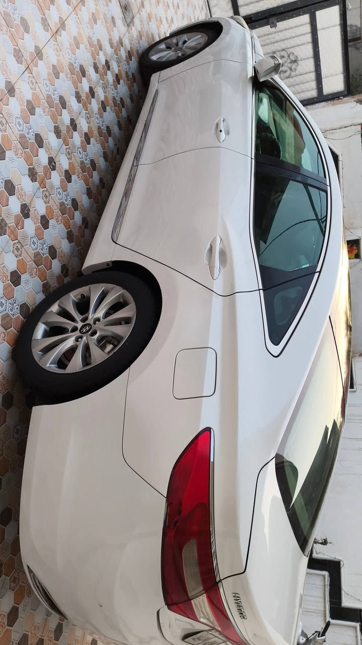 {{السلام عليكم😍}}
النوع           :ازيرا 
موديل         :[2014]
الون            :ابيض 
مواصفات     :فول+فتحه+مثبت سرعة+لد دلخلي بلادي

لايت           :ناصي زنون ابيض +عالي اصفر + كشاف ابيض 
داخل          :جلد جوزي +ارضيه قماش 

كير            : اوتمتيك +كير عادي 
مكينه         :3.000   V6

ويل           :[18]
سياره         :بصمه + اشارت ترحيب 
مري           :شفط +اشاير بالمري
حساسات     :خلفي +امامي +حساسات في الجانب 
يدات نيكل 
دبل كزوز خلفي 
برده خلفيه بلاديه +بردات جانبيه بلاديه
بنرامه طكتين
كشنات تدفئه تبريد
مكاني حله  رقم تلفوني ***********
متواجد فيس
