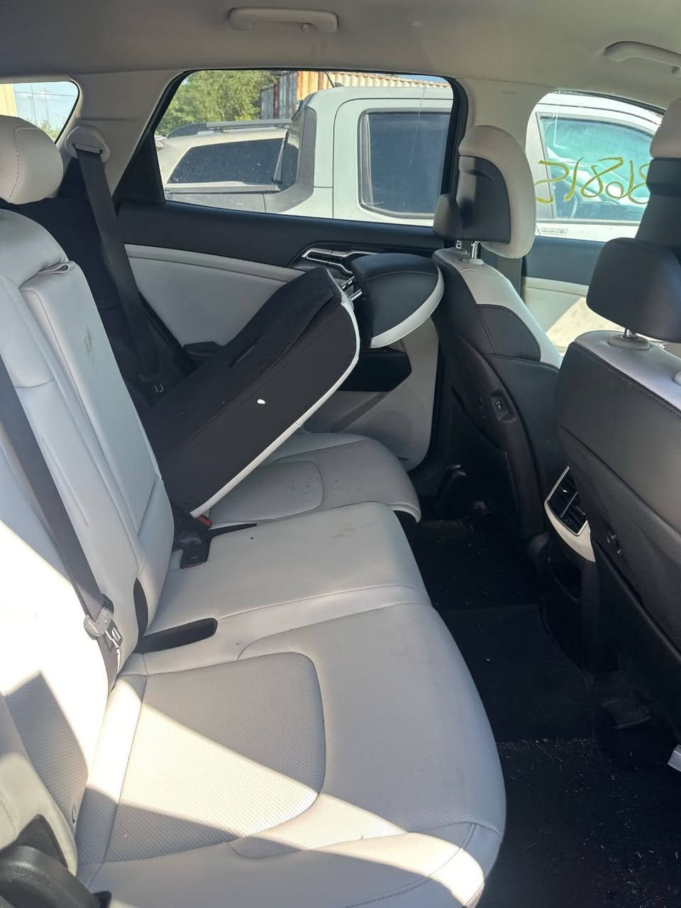 كياسبورتج امريكي ٢٤ بانزين محرك ٢٥٠٠ فور ويل EX داخل  ابيض ماشية ٢٦ ميل بدون رقم  وبدون تصليح سيارة دخول جديد في بغداد صور الحادث موجودة  السعر المطلوب ١٩٥ وبيهه مجال للإستفسار الاتصال على الرقم  ***********
