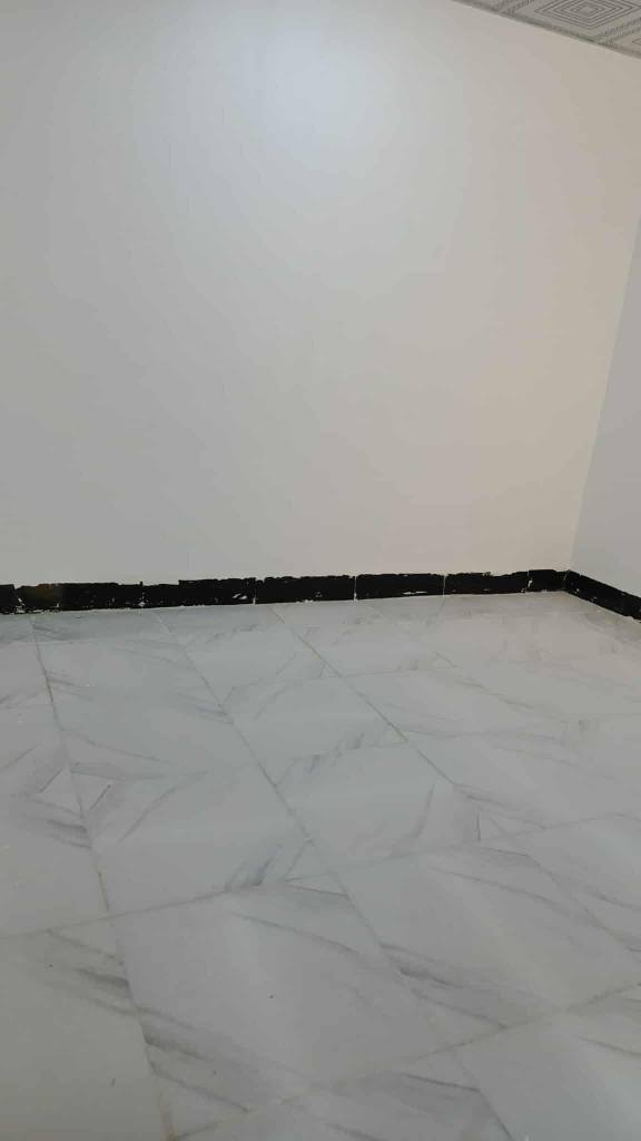 الســلام عليــكم /يعلن مكتب النور العقار عمود262
🔵يوجد بيت بمساحه 50 m

  طابو زراعي 

🔵بناء اساس وسقف صب مركزي +طابوك +سيراميك 

🔴ملاحضه البيت تسليم مباشر  

🔵خدمات ماء كهرباء مدارس سوق مراكز طبيه 

بناء حديث ودرجه أولى جاهز للسكن 

بسعر19💲 وبيه مجال  يحتوي البيت عله غرفه وصاله ومطبخ وحمام
 موقع مميز مقابل ملحق قريه الغدير عمود  

للستفسار اتصال او واتساب 
‏‪***********
اتصال النجف, العراق
