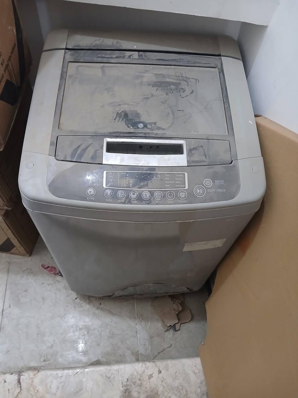 للبيع 
الغسالة شغالة بس بيه خياس 
المبردات وحدة شغاله بس عضايد الماطور مكسرة
الثانية ابيعه كشر
للتواصل ***********
او خاص
