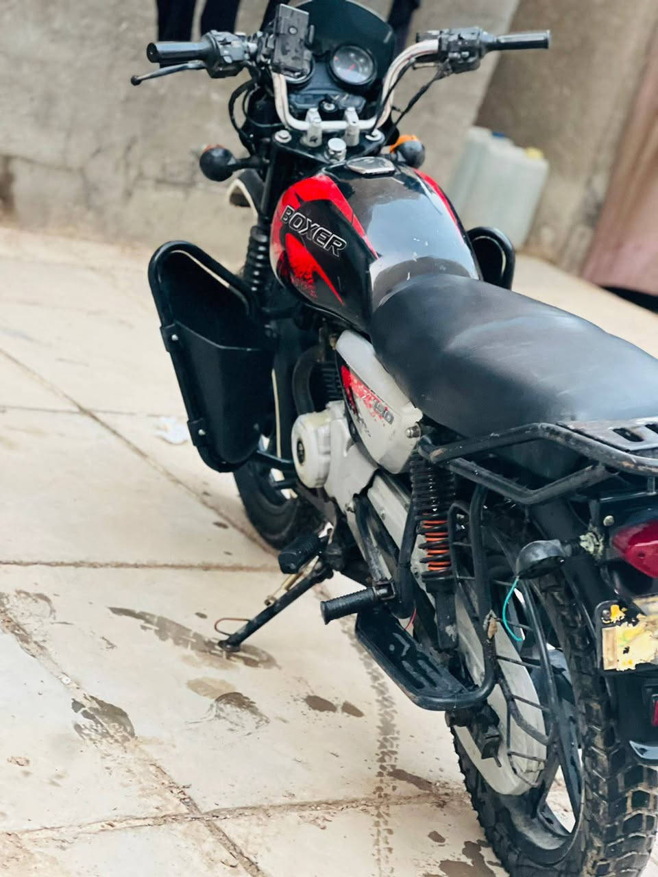 السلام عليكم  بوكسر موديل 22 محرك جديد هوه وتفرعاته 2023 مكفول دراجة بسمي شرط التحويل السعر 2200 وبيها مجال
***********
