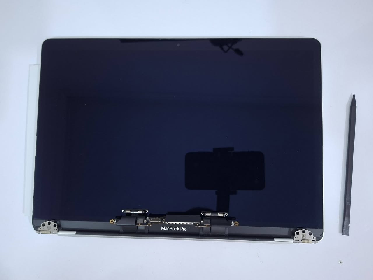 شاشة MacBook Pro 13 تفصيخ أصلية 100% سعر 120 الف
شاشة ماك بوك برو 13 بوصة موديل A2338 (تفصيخ أصلية 100%) للبيع
​الوصف والمواصفات:
​نوع القطعة: شاشة تفصيخ أصلية 100% (بلاد مفسوخة من جهاز عاطل).
​الأجهزة المدعومة: تركب مباشرة على لابتوبات MacBook Pro 13-inch
​دعم المعالجات:
​تدعم جيل معالج M1 (إصدارات أواخر 2020).
​تدعم جيل معالج M2 (إصدارات 2022).
​الحالة الفنية: الفلاتات الأصلية وبورد التحكم والكونكتر الرئيسي نظيفات وسليمات 100% وجاهزة للشد المباشر بدون أي مشاكل.
سعر 120 الف


**إذا كنت صاحب هذا الإعلان وتريد حذفه لأي سبب، رجاءا أرسل رسالة إلى الدعم الفني**