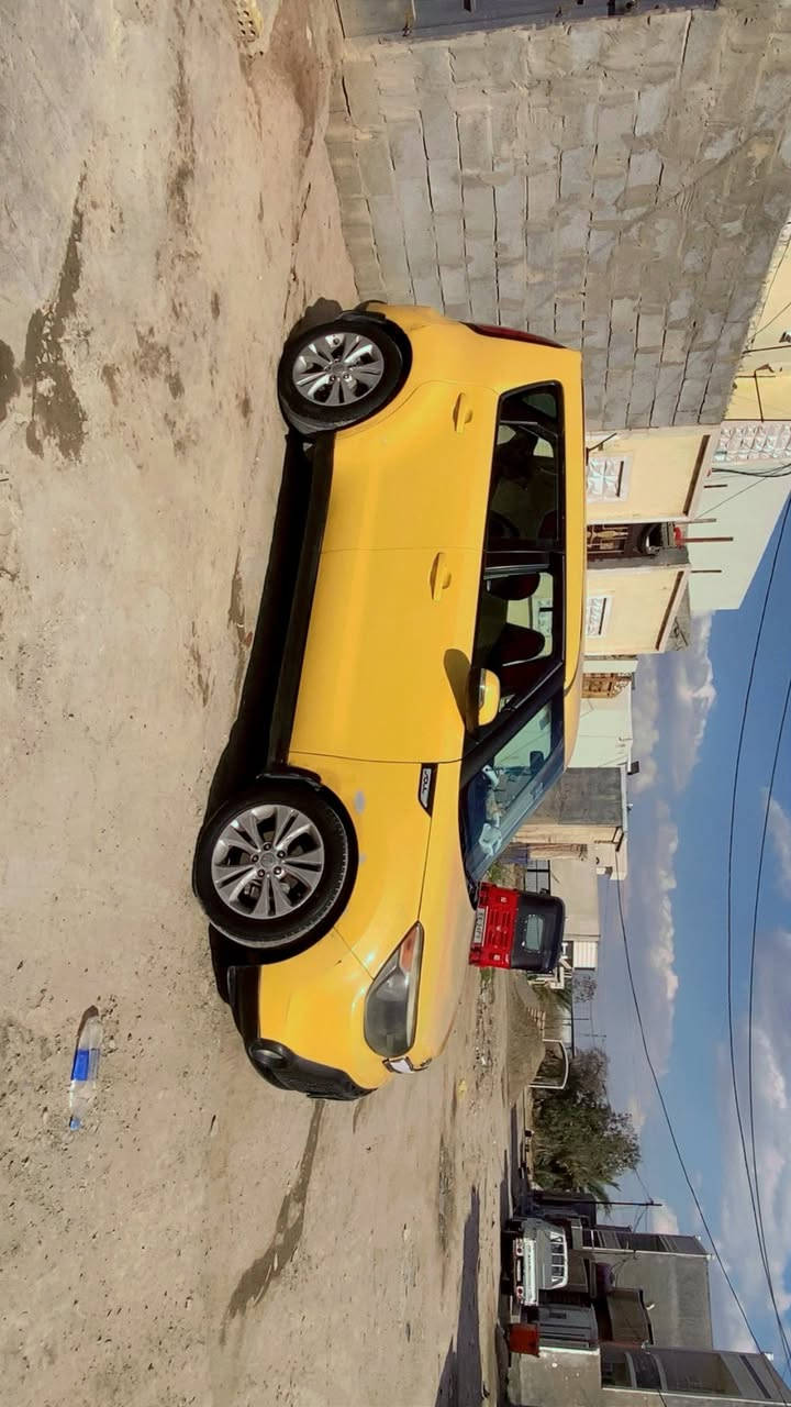 السلام عليكم
للبيع كيا سول موديل 2014 
تكسي رقم جديد 
مصفر هيئة والغرامات 

المواصفات معروفة 

وارد امريكي حادث جاملغ خلفي 
فقط لا شواصي  ولا لغود 
مكفولات 
السيارة خير من الله 
صدر جديد تخم تاير جديد 
غرفته كلش حلوة 
السيارة جاهز من كل النواحي 

مكينة 2000 GDi 
كير اوتو 
العنوان بغداد 
***********
