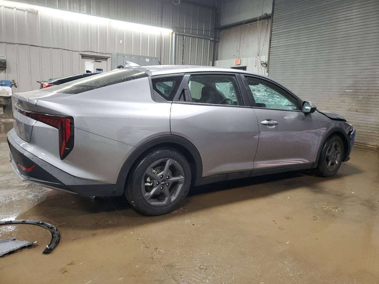 كي فور 2025 بدون دواخل بدون ايرباك بيع مستعجل أسعر 82  فقط بلوشي للتواصل ***********
