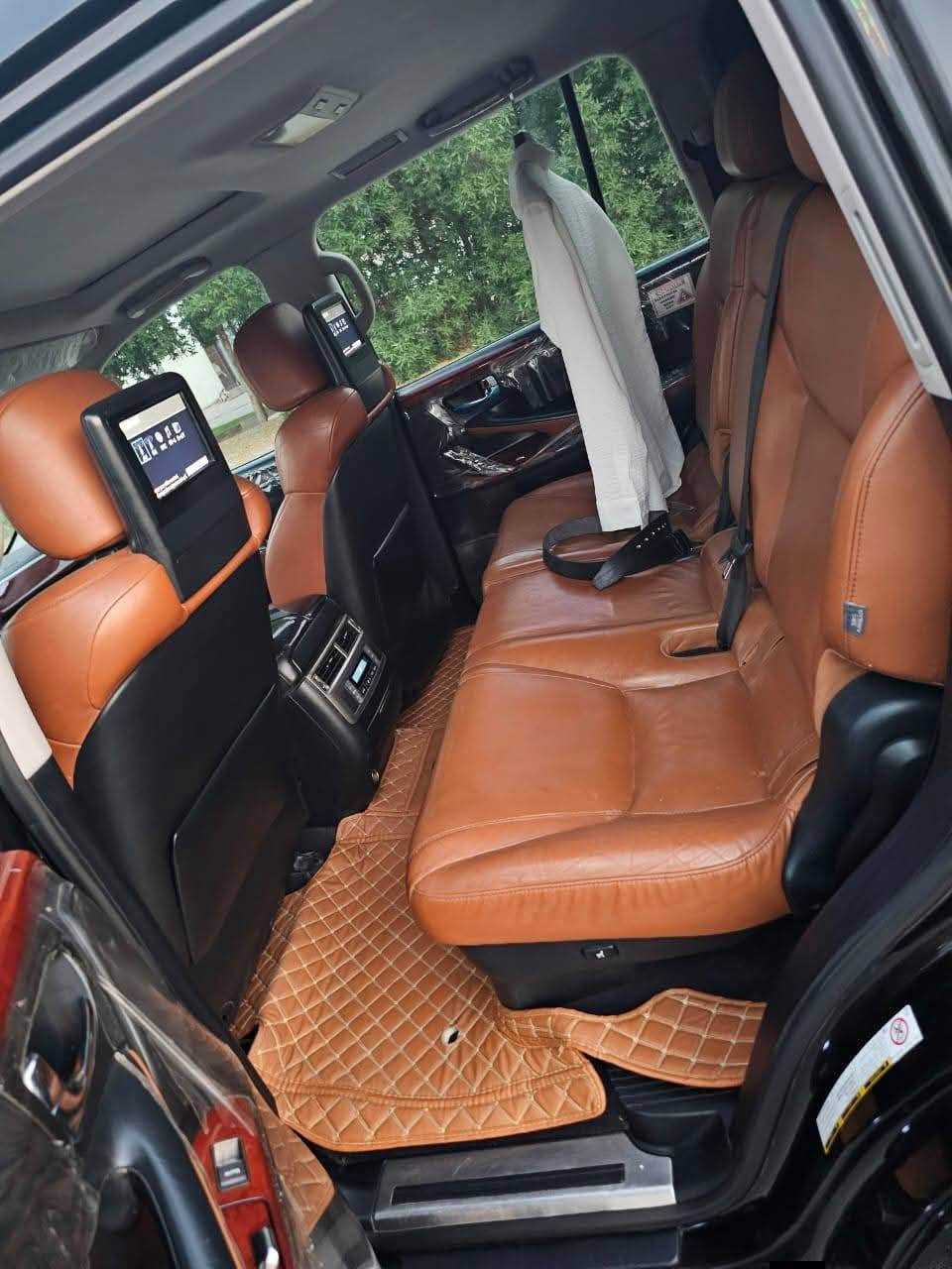 العنوان كربلاء 

بريم LX570 SUPER SPORT 
موديل 2013

مواصفات اللكزز معروفة:
مكينة 5700
6 وضعيات قيادة
7 راكب
ثلاث قطع تبريد
تحكم فور ويل
نظام المساعدة في صعود ونزول المنحدرات

داخل جلد مشمشي 
كراسي خزن ميموري 3 وضعيات 
تدفئة وتبريد كراسي
خمس كاميرات 360
ويالة نيكل
حساسات امامي خلفي
جكات تصعد وتنزل 
لايتات LED اوتو متفاعلة 
رادار 
مانع اصطدام
مري كهرباء وشفط
فتحة
داتا شو
ستيرن كهرباء
جنطة كهرباء
كراسي الصف الثالث كهرباء
بردات خلفية
شاشات خلفية 
تحكم بالتبريد الخلفي منفصل
سماعات mark levinson 
وبعد بيها مواصفات اهواي 

السياره كفاله عامه كير مكينه حداديه تخم تاير 
تبريد تدفاه كفاله 
مكفواله من ضربه تبديل صبغ بارد شخط كفاله 

موبايل / ***********
السعر/358وبيها مجال
